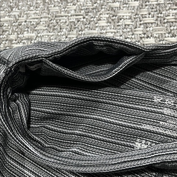 90 Degree By Reflex | Grey / Charcoal Stripe Leggings - Picture 6 of 9